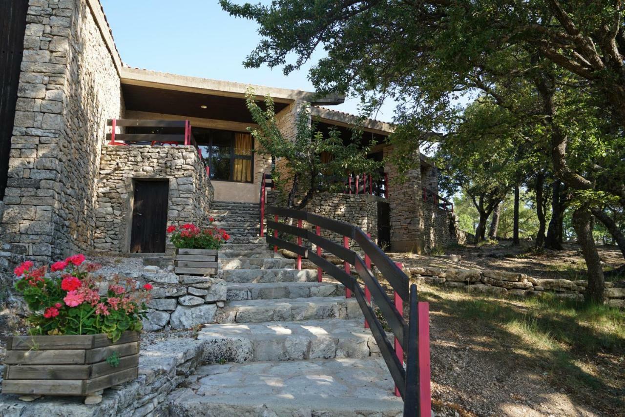 Готель Vvf Luberon Provence Murs  Екстер'єр фото